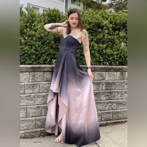Badgley Mischka
Black Ombre High Low Gown size 2 EUC
